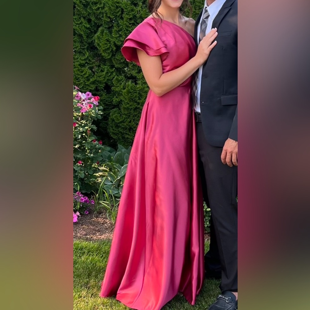 JJ’s house pink bridesmaid dress size 4.